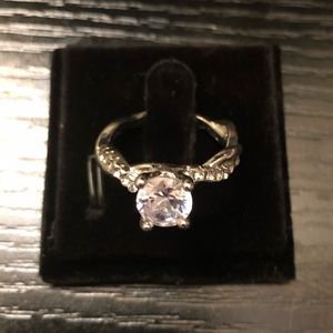 Women's Cubic Zirconia Diamond Ring Size 6 (but should fit 6.50 - 7)